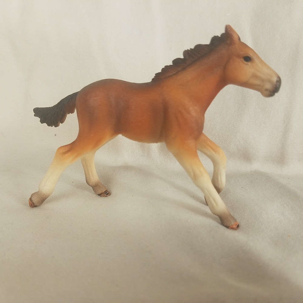 Schleich Horse‎ Foal Figurine 2015 Realistic Chestnut Brown Animal Toy 13814